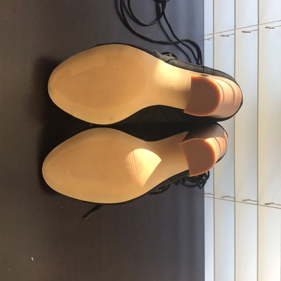 Black tie up heels size 6 - Picture 4 of 4